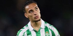 Anthony bật khóc sau thất bại chung kết cúp C3 trước Chelsea